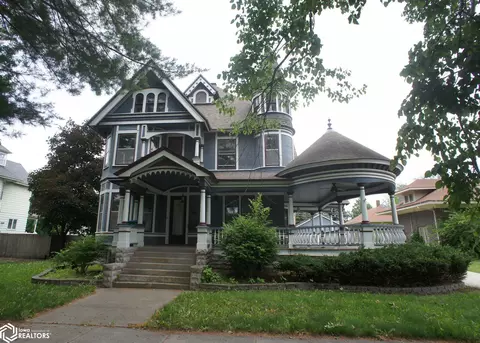 821 Division St, Webster City, IA 50595