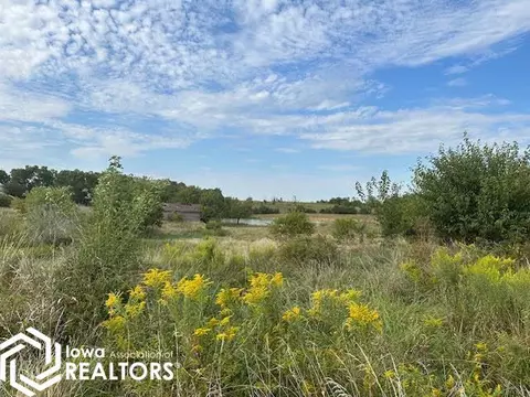 2315 Lake Trl, Fairfield, IA 52556