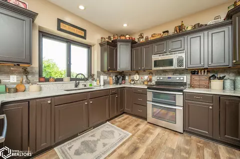 Kitchen - 105 Everett Cir, Mingo, IA 50168 photo 2 of 4
