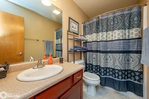 Bath - 105 Everett Cir, Mingo, IA 50168 photo 3 of 4