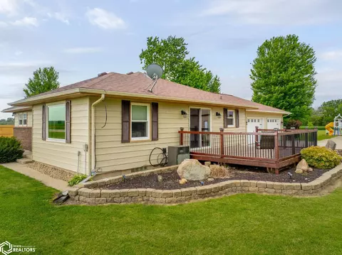 2805 Upper Greene Rd, Marble Rock, IA 50653