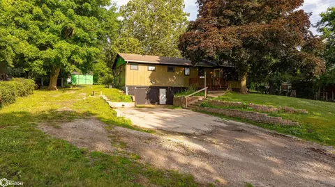 221 Skyline Dr, Ottumwa, IA 52501