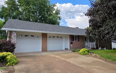 436 W 21st St, Carroll, IA 51401