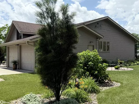 300 N Sumner Ave, Creston, IA 50801 photo 2