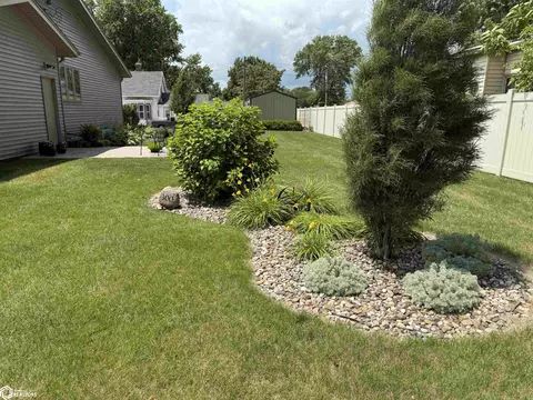 300 N Sumner Ave, Creston, IA 50801 photo 3