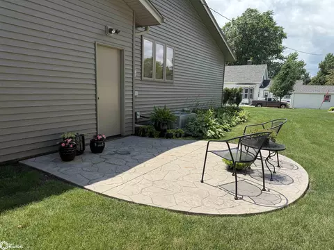 300 N Sumner Ave, Creston, IA 50801 photo 4