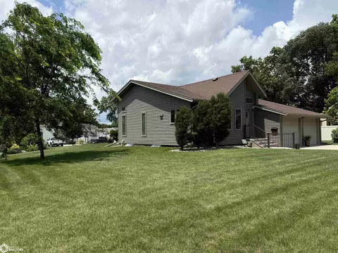 300 N Sumner Ave, Creston, IA 50801 photo 5