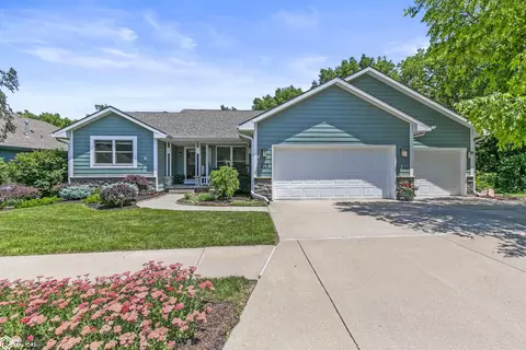 215 Parkwild Dr, Council Bluffs, IA 51503