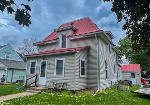 302 Park St, Sheffield, IA 50475