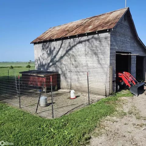 Exterior - 1827 130th St, Bode, IA 50519 photo 5 of 9