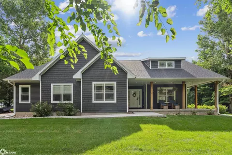 2404 Evergreen Cir, State Center, IA 50247