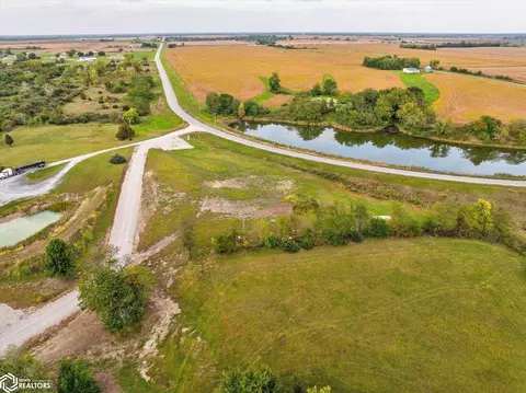158 Lake Dr, Melrose, IA 52569