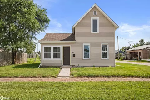 707 Bromley St, Marshalltown, IA 50158