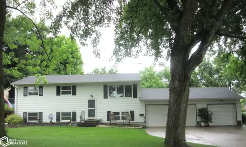 935 W M St, Forest City, IA 50436