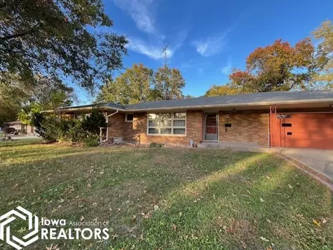 833 S Park Ave, Centerville, IA 52544