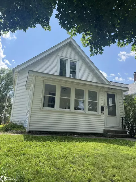 1121 S 7th St, Burlington, IA 52601