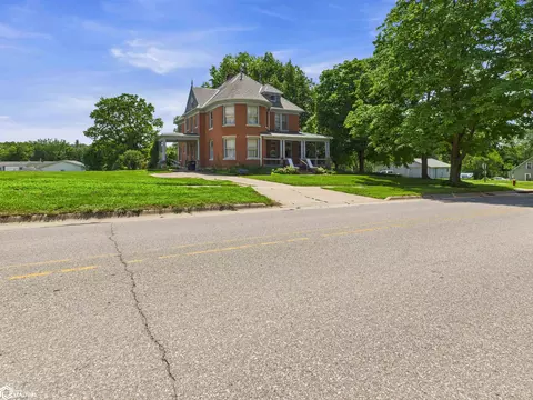 504 Washington, Bonaparte, IA 52620