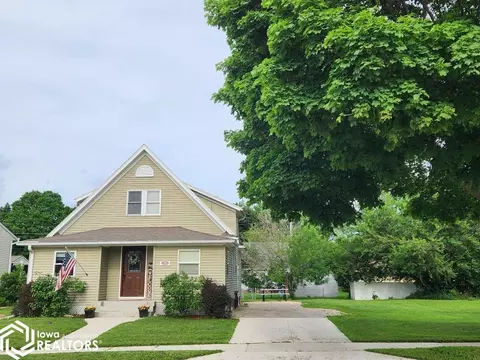1306 N Rhode Island Ave, Mason City, IA 50401