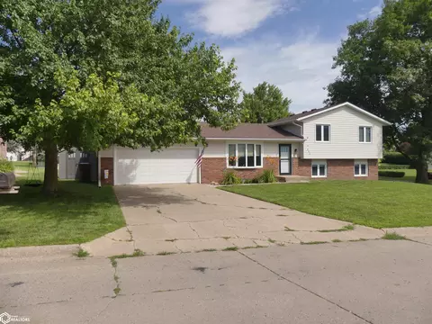 504 Southdale Dr, Carroll, IA 51401