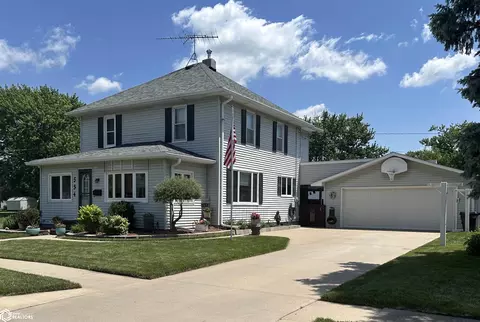 534 N 8th St, Chariton, IA 50049