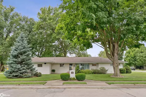 205 S Cedar St, Mediapolis, IA 52637