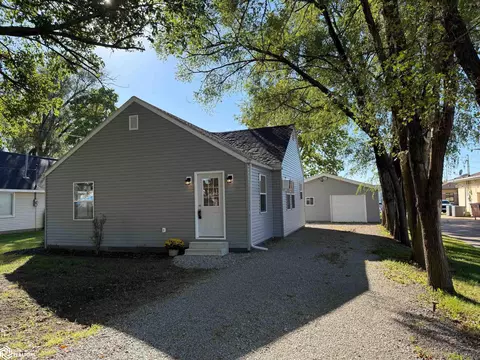 106 S 17th St, Fairfield, IA 52556