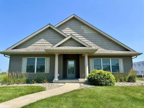 1929 Jewel Dr, Grinnell, IA 50112