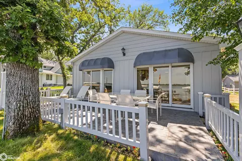 4072 240th St, Clear Lake, IA 50428