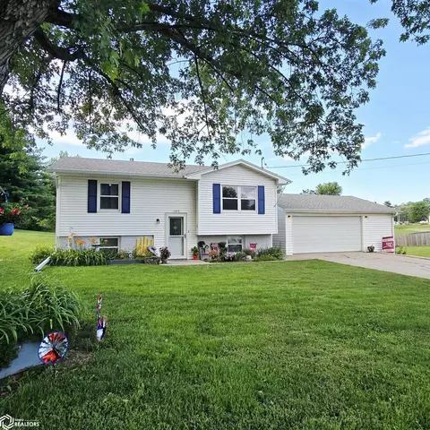 1009 15th Ave E, Oskaloosa, IA 52577