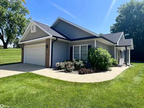8 Chancery Ct, Newton, IA 50208