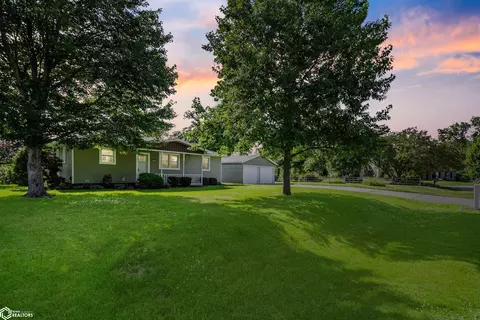1708 Robertson Dr, Marshalltown, IA 50158