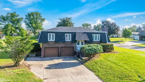 808 Henry Dr, Marshalltown, IA 50158