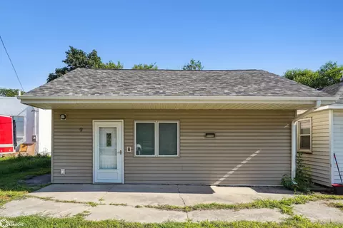 9 1st St, Collins, IA 50055