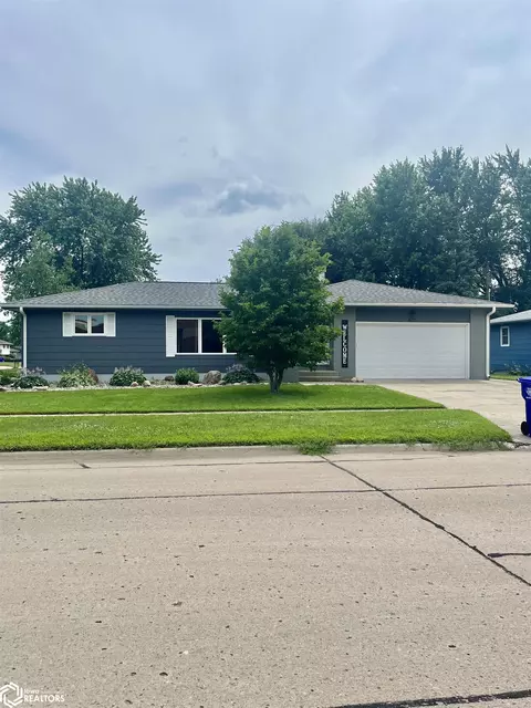 615 W 11th St, Garner, IA 50438