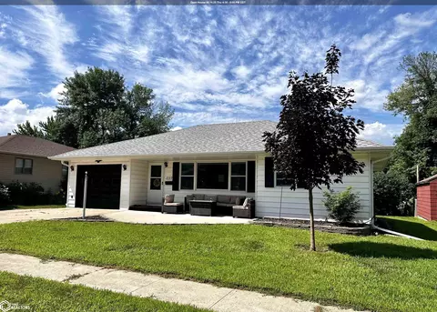 1227 E Linden St, Algona, IA 50511