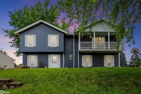 220 E Southridge Rd, Marshalltown, IA 50158