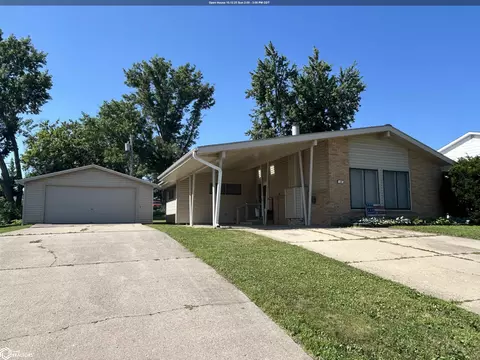 10 W Olive St, Marshalltown, IA 50158