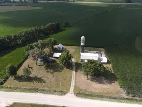 1260 240th St, Waverly, IA 50677