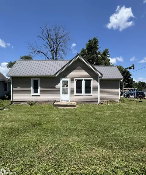 501 Cedar St, Montrose, IA 52639