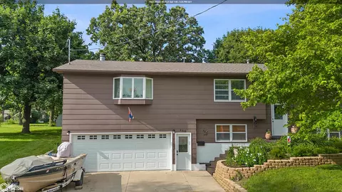 440 W 9th St, Garner, IA 50438