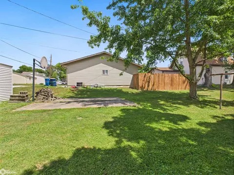Exterior - 80 S 7th St, Hamilton, IL 62341 photo 5 of 8