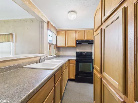 Kitchen - 80 S 7th St, Hamilton, IL 62341 photo 2 of 2