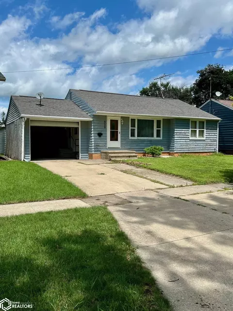 909 1st Ave SE, Clarion, IA 50525