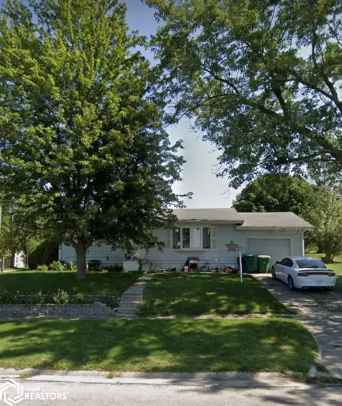 907 N Walnut St, Creston, IA 50801