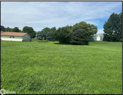806 Jones St, Walnut, IA 51577
