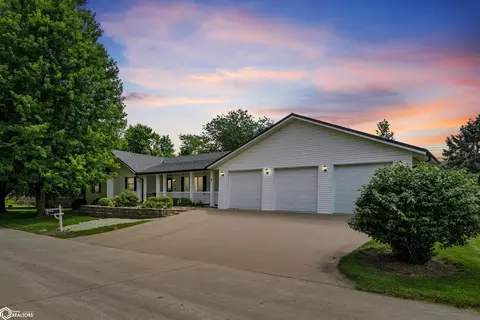 7 Hobart Pl, Grinnell, IA 50112