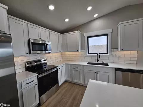 Kitchen - 1407 E 10th St, Carroll, IA 51401 photo 2 of 3