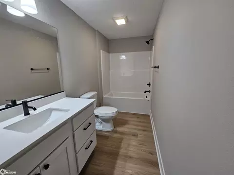 Bath - 1407 E 10th St, Carroll, IA 51401 photo 3 of 4