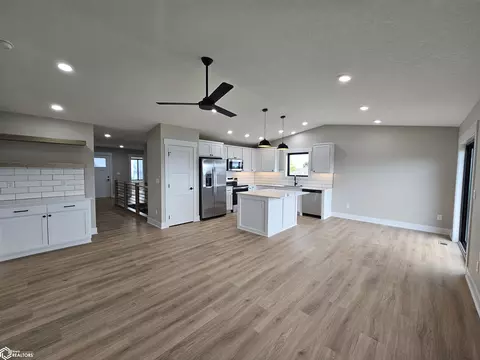 Living - 1407 E 10th St, Carroll, IA 51401 photo 1 of 3