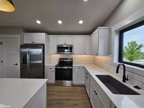 Kitchen - 1407 E 10th St, Carroll, IA 51401 photo 1 of 3
